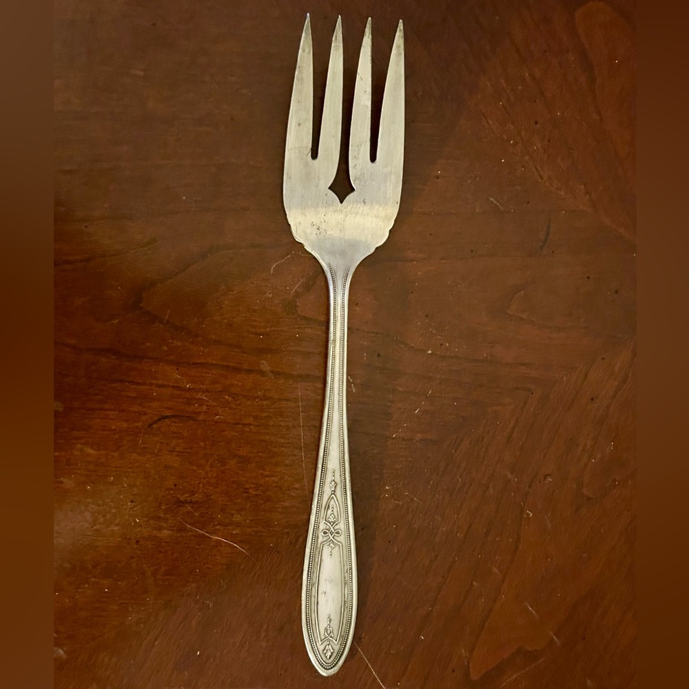 Antique 1928 Oneida Peerless Silver Plate Cold Meat/Serving Fork Lorain Pattern